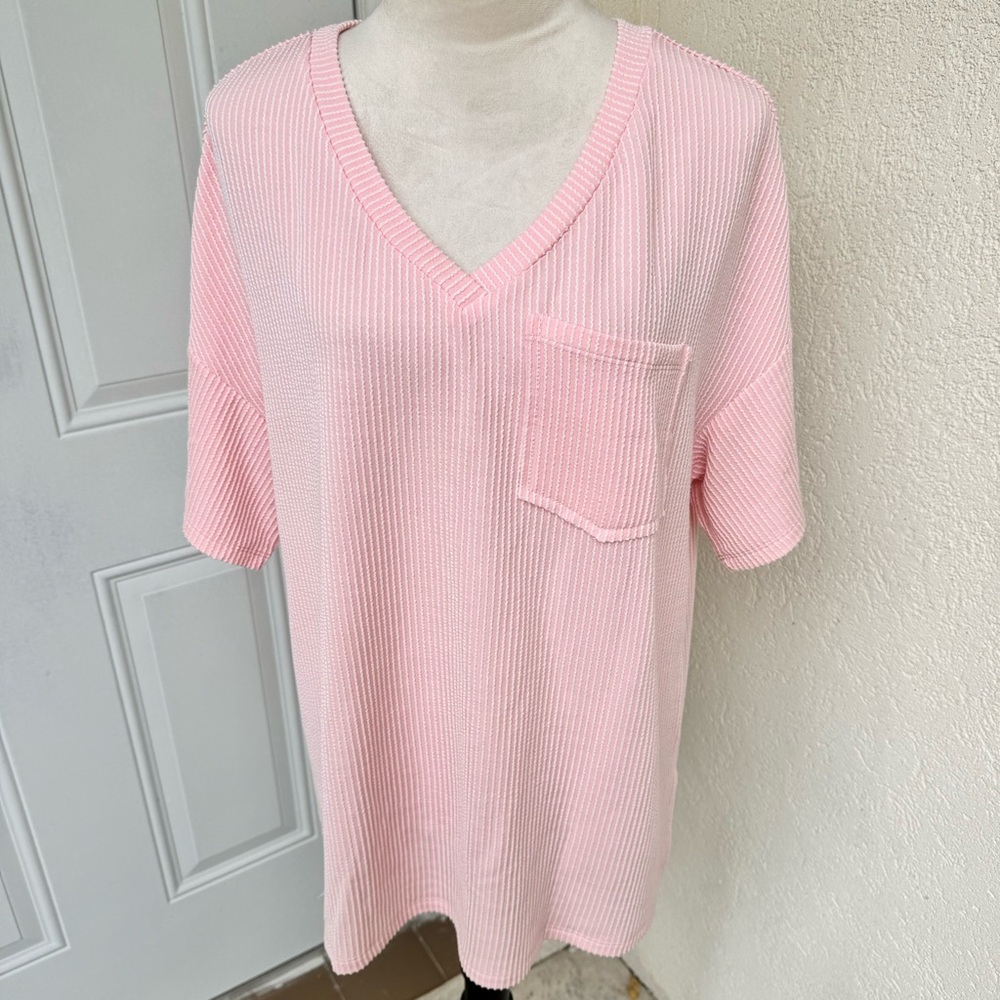 Pink Ribbed Tunic. Soft. One breast Pocket. V-Neck. Size L. Pullover.